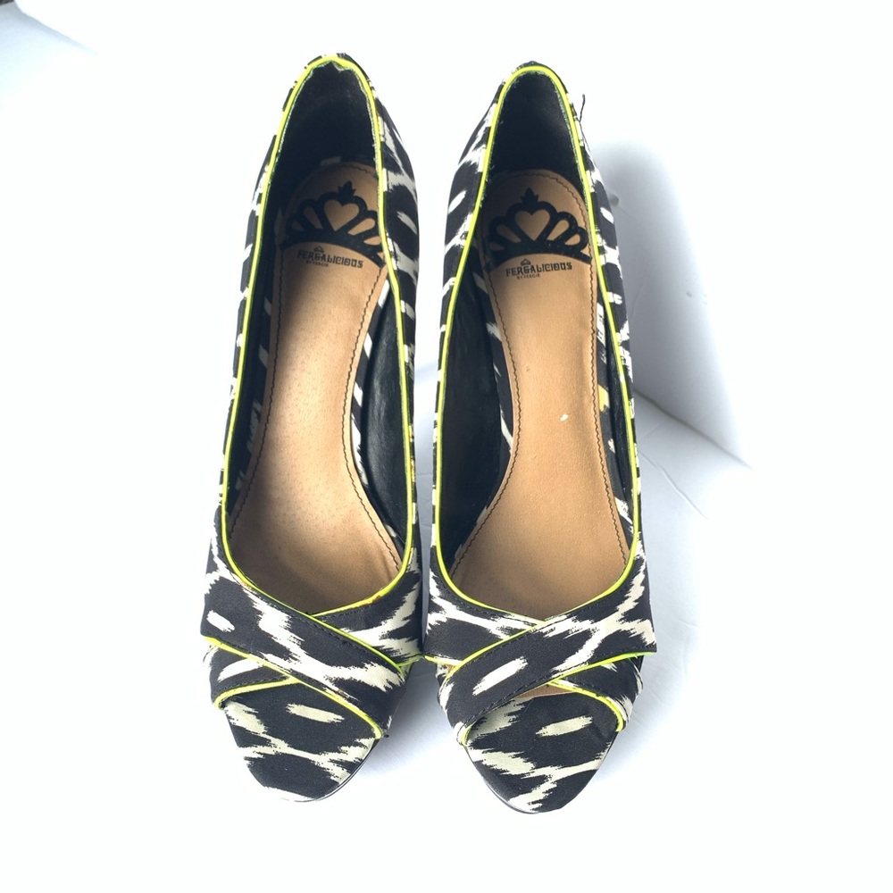 ❤️FERGALICIOUS❤️Fergie Geometric print heels - Picture 2 of 5